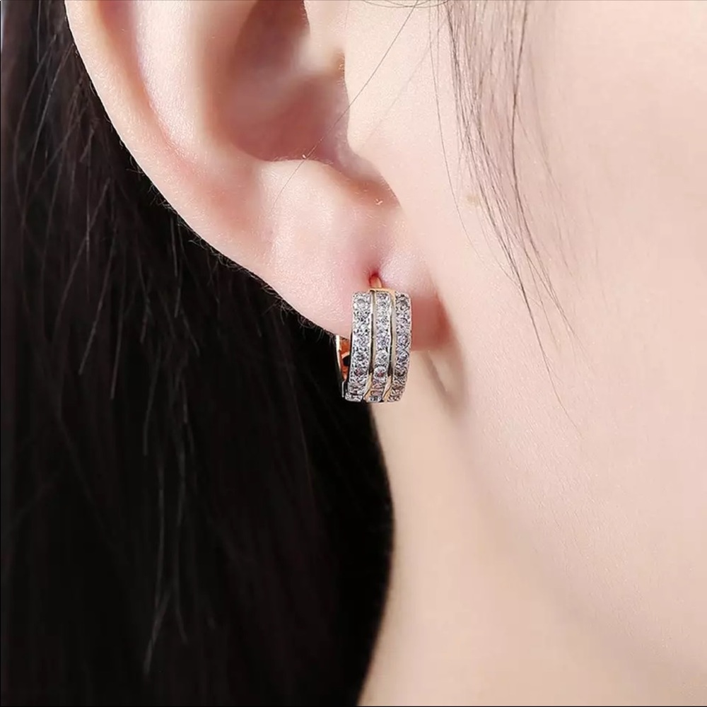 New 18K Gold Plated Round Hoop Earrings - Picture 5 of 5